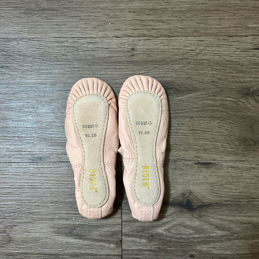 Bloch Childrens Dansoft Leather Ballet Shoes Width B - Picture 7 of 9